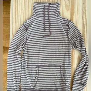Z supply light purple and white striped turtle neck/sweatshirt.
